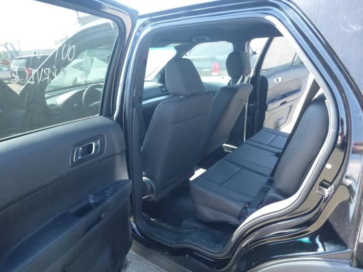 2016-ford-explorer-image-7