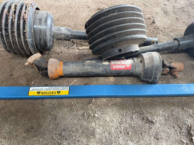 agricultural-pto-driveline-shafts-and-metal-support-bar-image-3