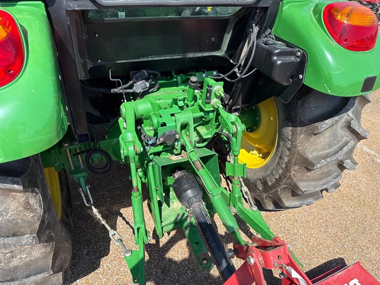 2013-john-deere-5065e-image-8
