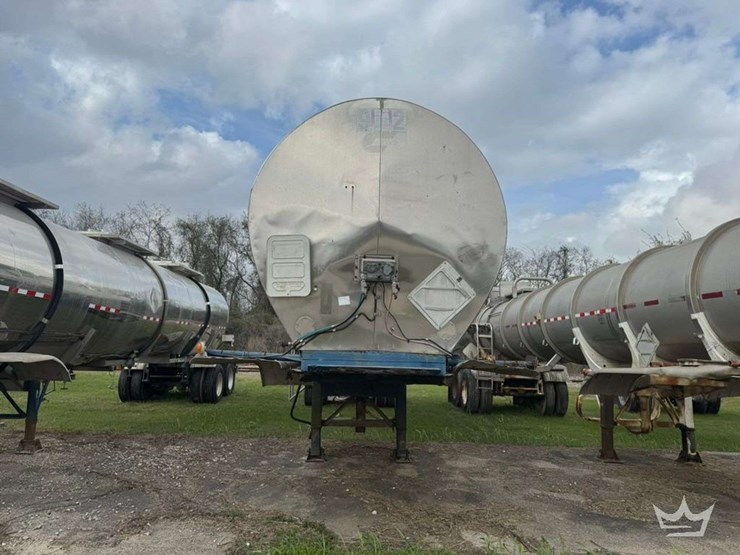 1984-brenner-tank-inc.-6,900-gallon-t/a-chemial-tanker-trailer-image-3