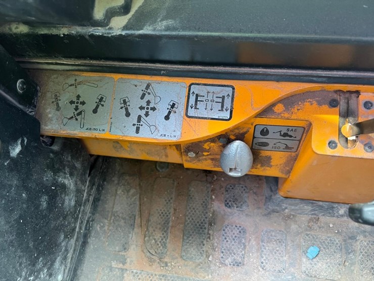 2022-jcb-1cxt-image-28