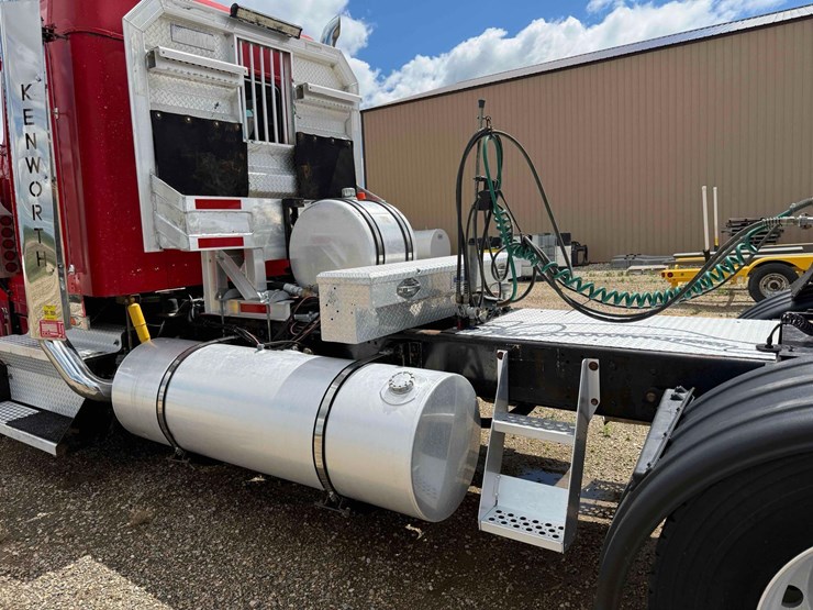 2001-kenworth-w900l-image-18