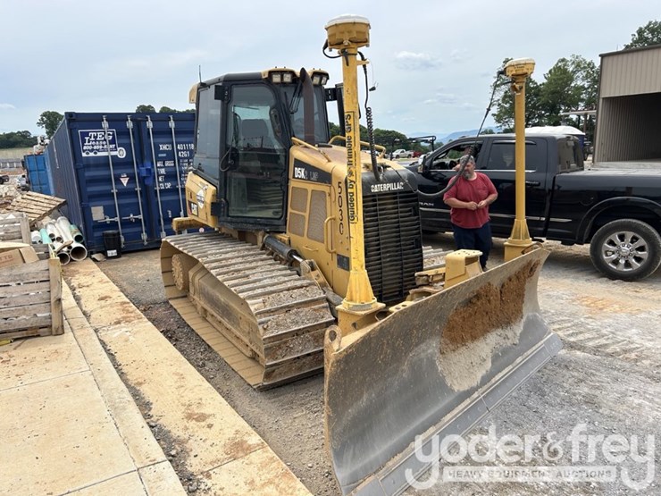 2015-caterpillar-d5k2-lgp-image-2
