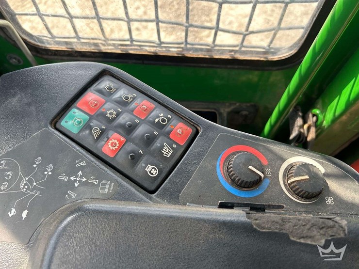 2021-deere-843l-image-13