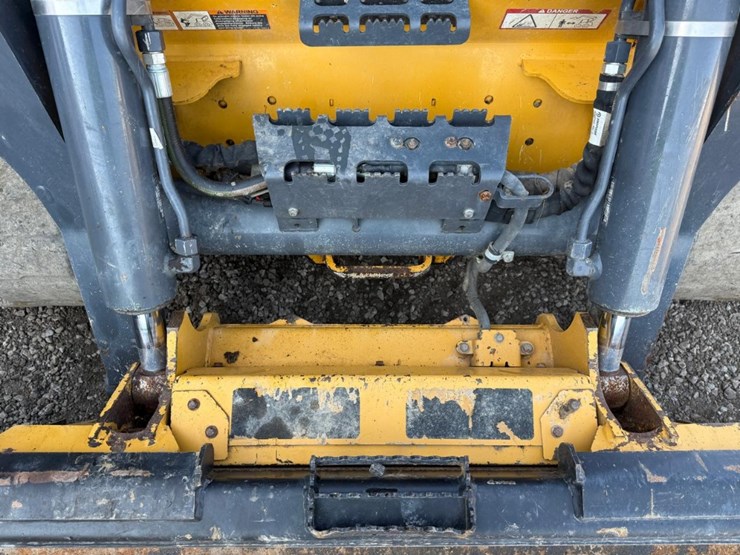 2023-deere-333g-image-10