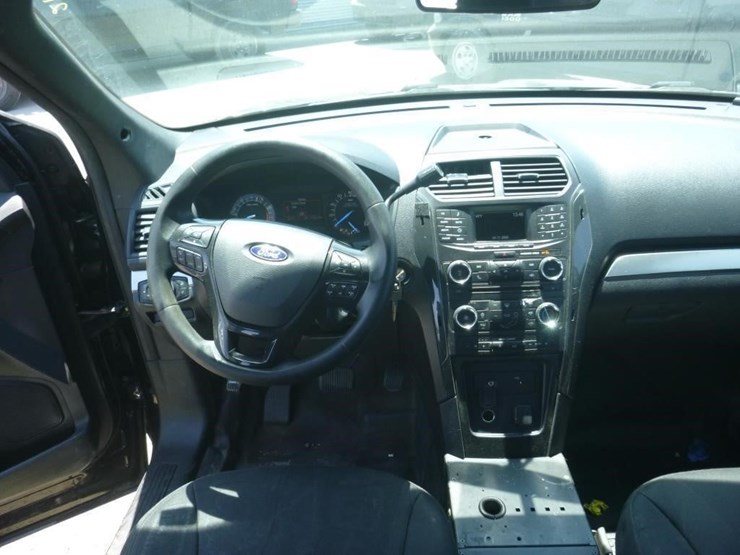 2017-ford-explorer-image-9