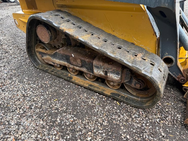 2018-deere-323e-image-12