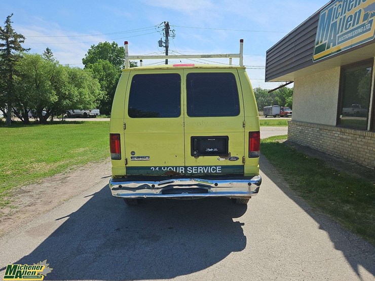 2010-ford-cargo-image-7