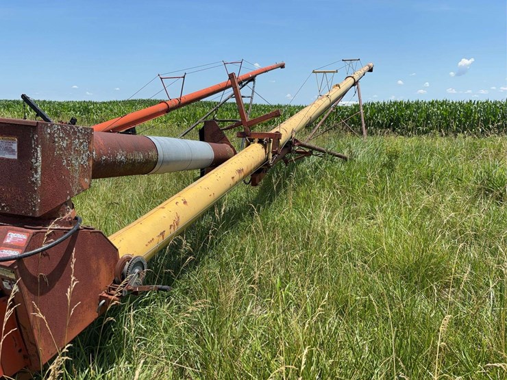 westfield-100-61-grain-auger-with-swing-hopper-image-1