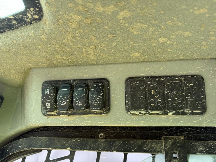 2019-caterpillar-299d3-image-23
