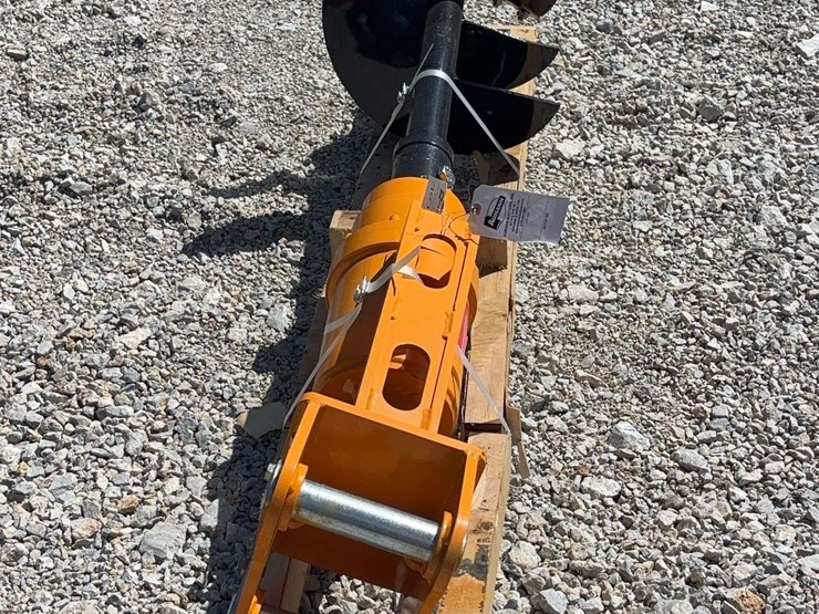 giyi-hydraulic-earth-auger-attachment-for-cat-303-image-4