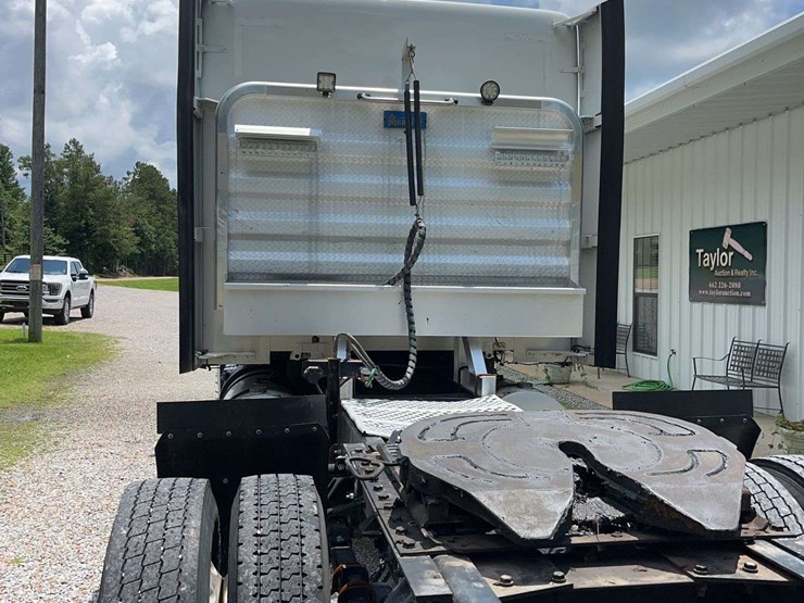2022-kenworth-t680-image-12