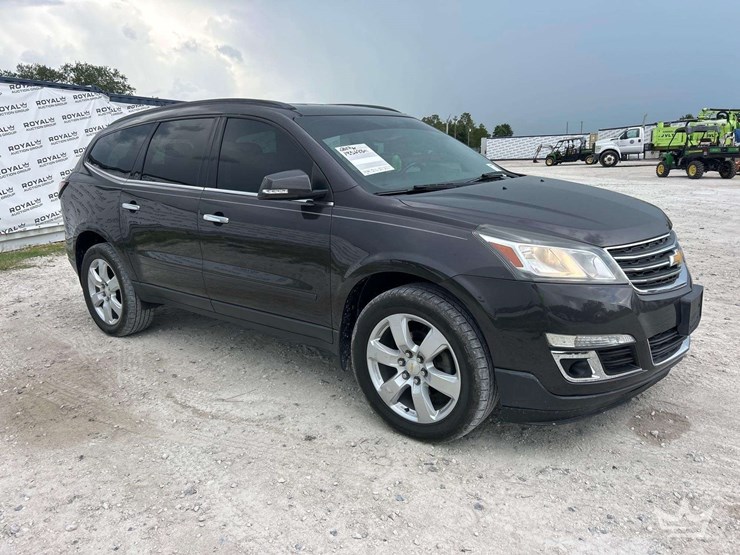 2017-chevrolet-traverse-image-2
