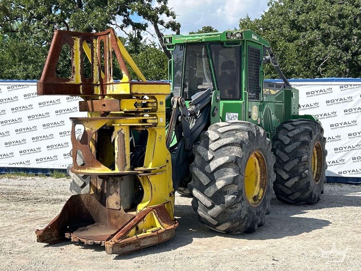 2021-deere-843l-image-1