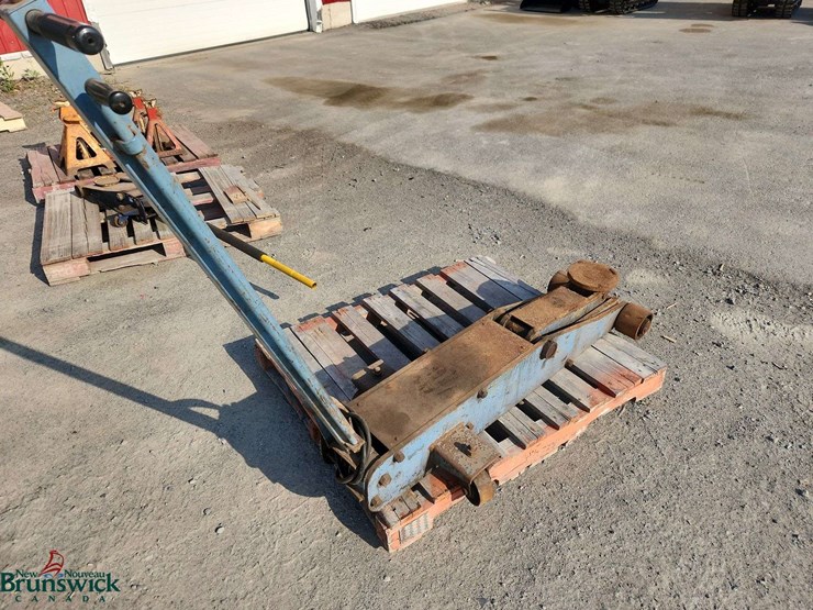 large-truck-pneumatic-floor-jack-image-4
