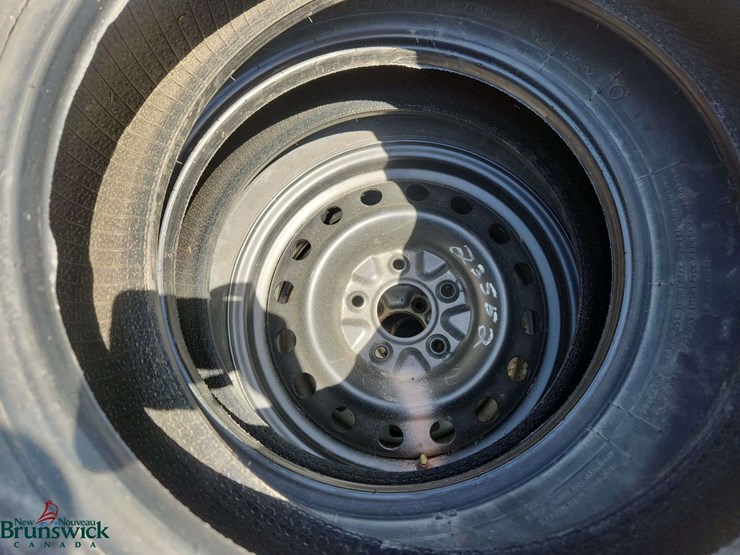 lot-of-10-assorted-tires,-6-on-rims-image-2