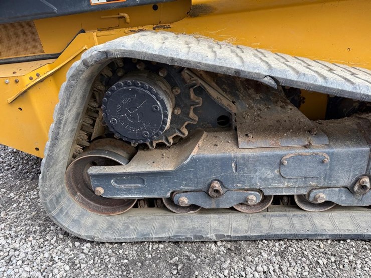 2023-deere-333g-image-13
