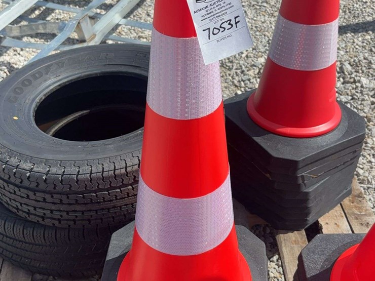 traffic-safety-cones-with-reflective-bands-and-weighted-bases-image-2