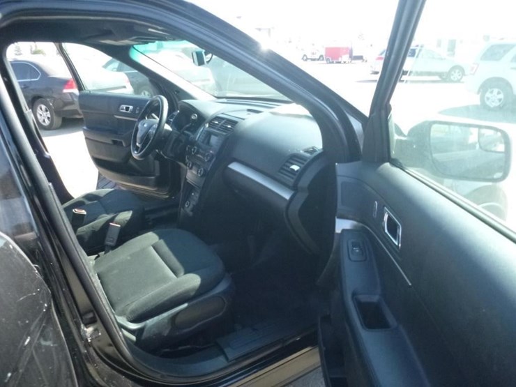 2016-ford-explorer-image-6