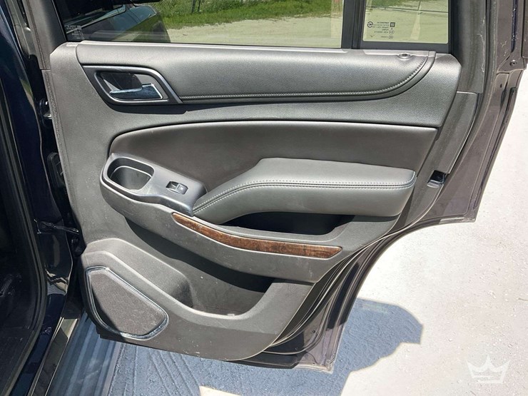 2017-chevrolet-tahoe-image-18