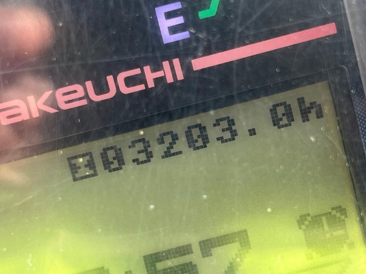 2016-takeuchi-tb260-image-26
