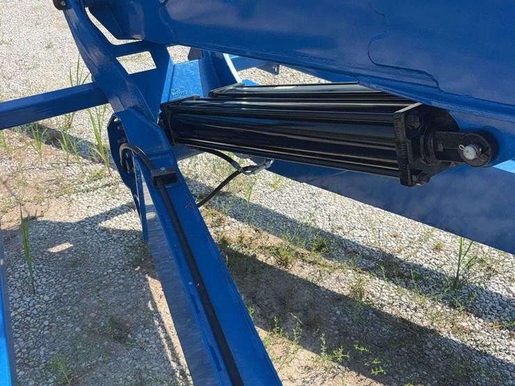 2022-brandt-13x90xlt-swing-away-auger,-hyd-raise-swing-away,-540pto,-less-than-60,000-bushel-ran,-still-has-the-paint-on-swing-away-augers,-twin-cylinder,-s/n--4905-image-25