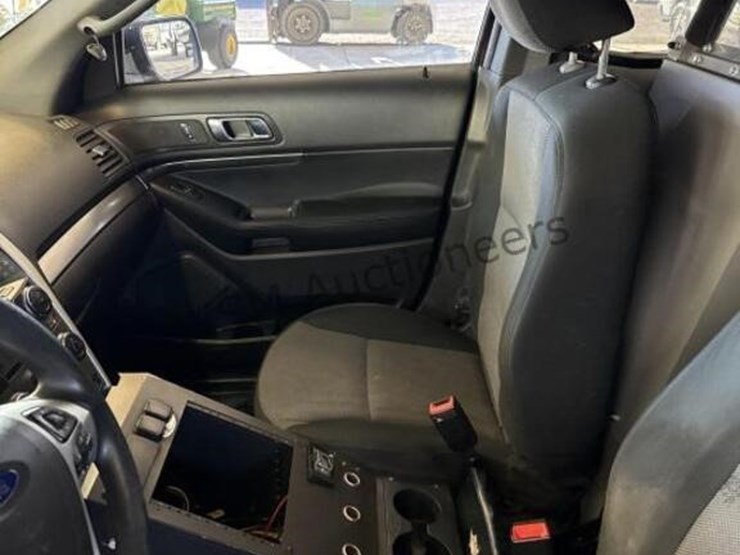2013-ford-explorer-image-23