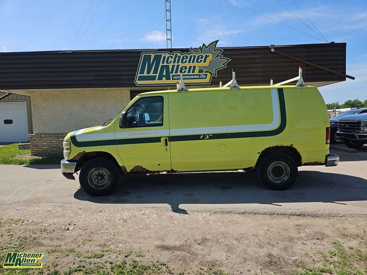 2010-ford-cargo-image-6