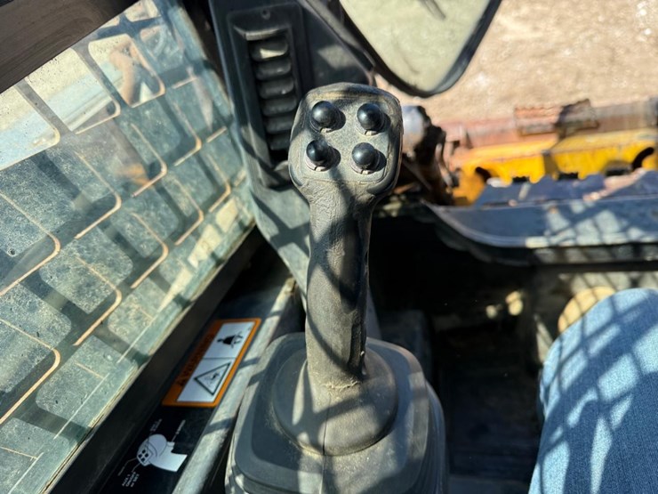 deere-323d-image-22