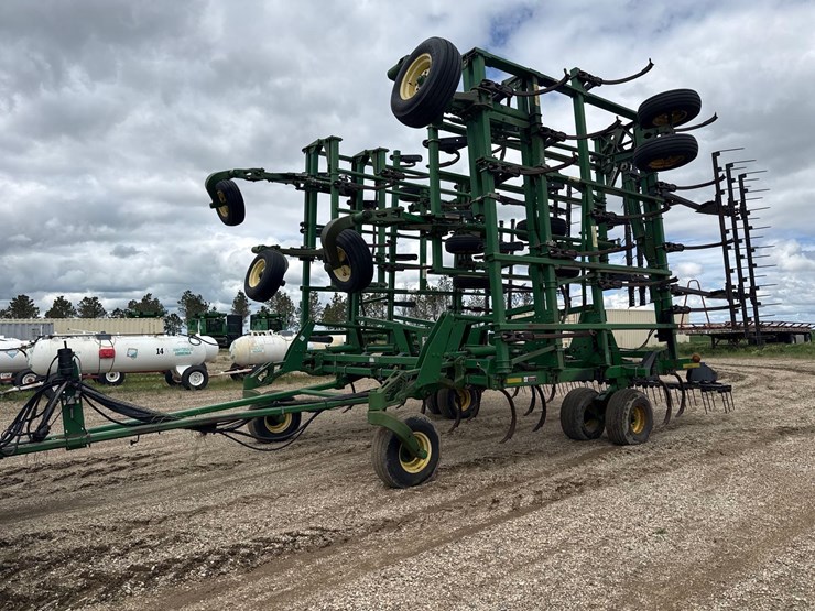 john-deere-2410-image-1