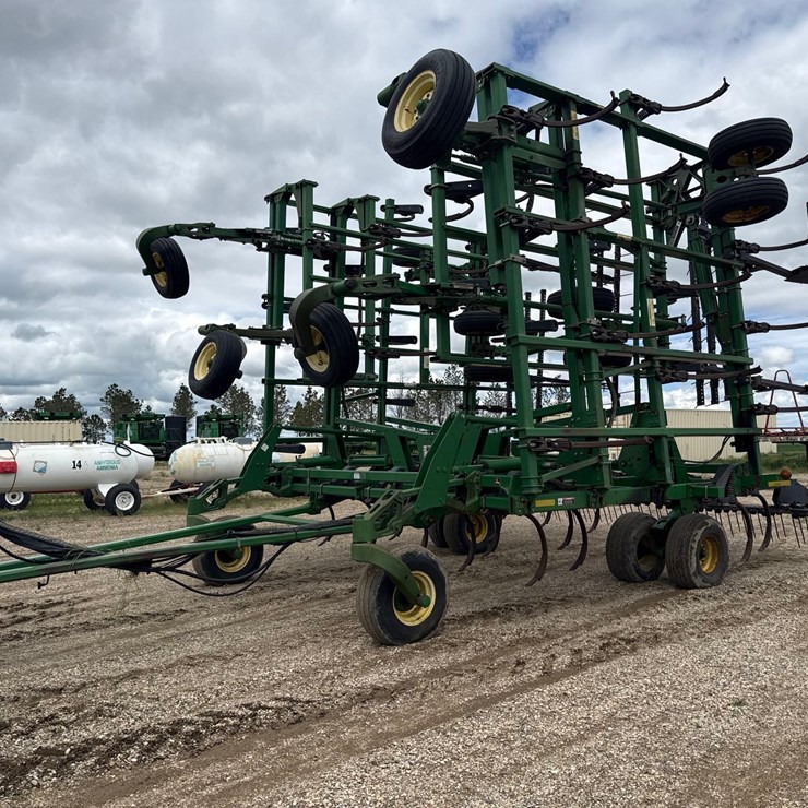 JOHN DEERE 2410