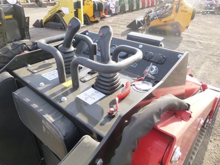 2026-sdlool-v1000-skid-steer-track-loader-image-13