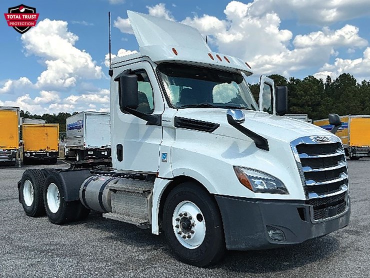 2020-freightliner-cascadia-126-image-1