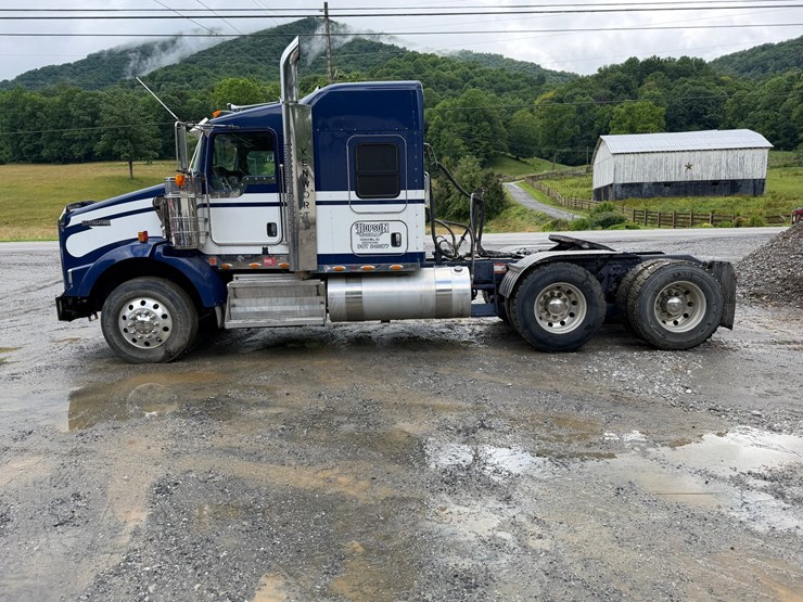 #6-•-kenworth-tandem-axle-road-tractor-image-1