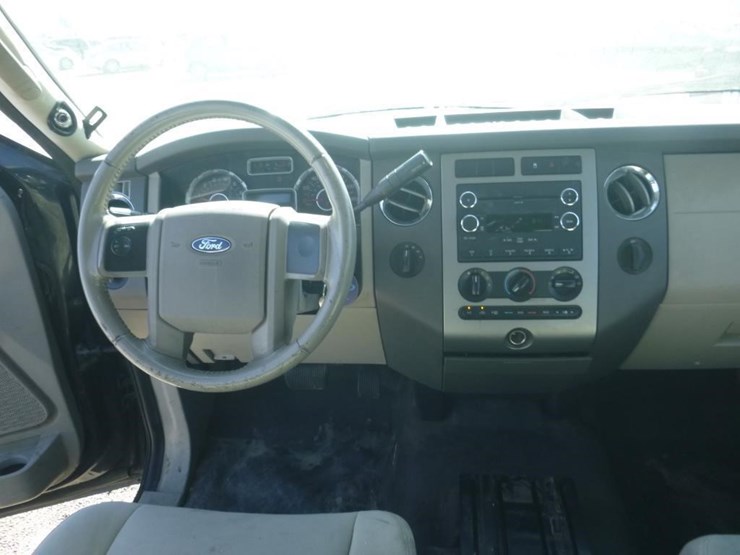 2011-ford-expedition-image-9