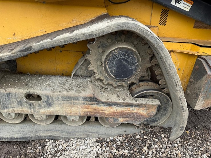 deere-333e-image-18