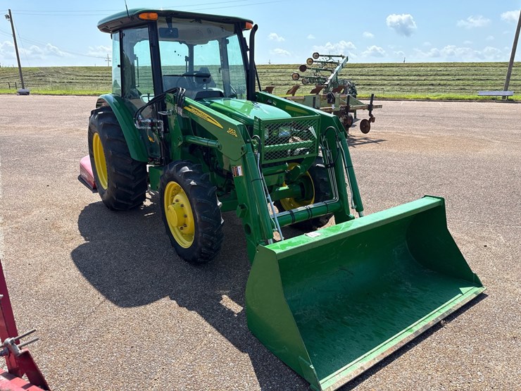2013-john-deere-5065e-image-3