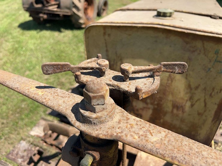 caterpillar-2-ton-image-19