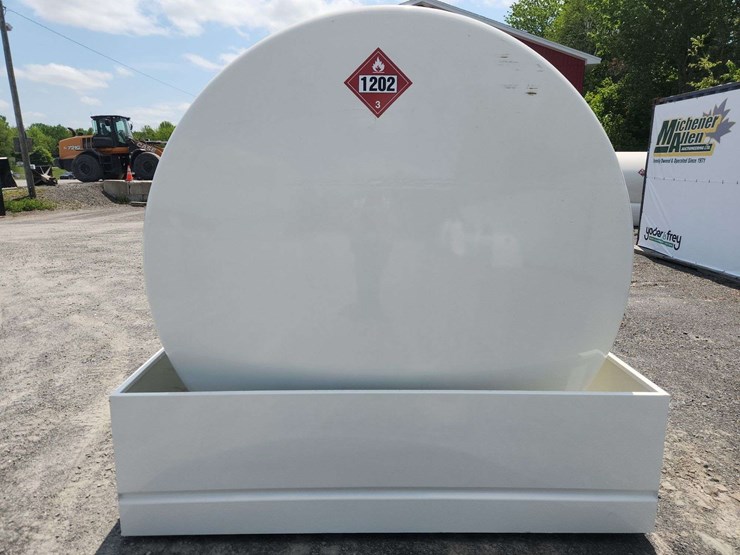 am-tank-fuel-tank-with-pump/nozzle-(2376-gallon/8995-litre)-image-2