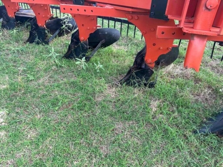 blanchat-9-bottom-plow-image-9