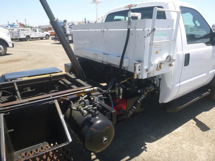 2011-ford-f550-image-11