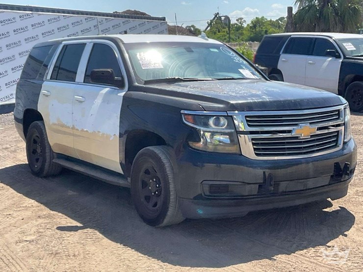 2015-chevrolet-tahoe-image-2