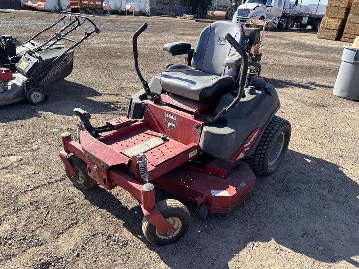 2017-ferris-400s-zero-turn-mower-image-1