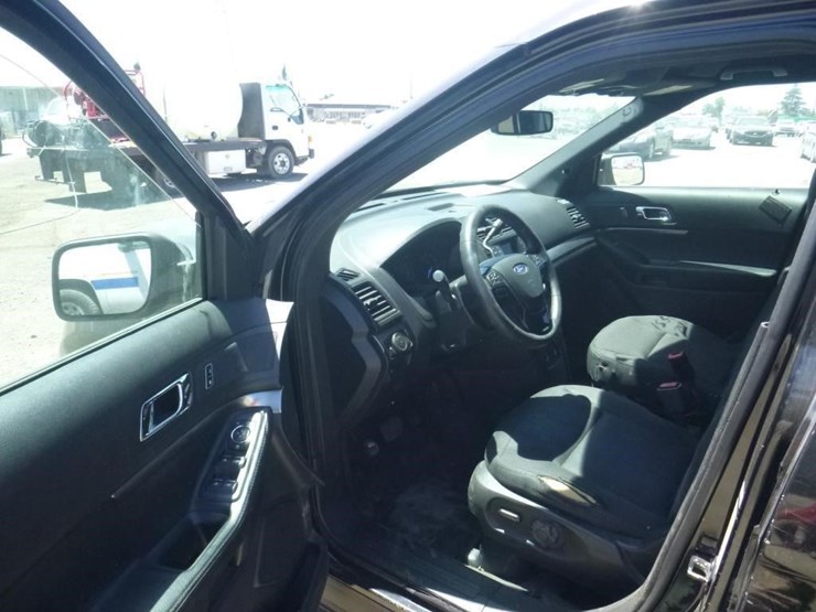 2017-ford-explorer-image-5