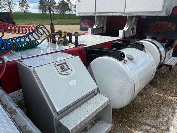 1999-peterbilt-378-image-11