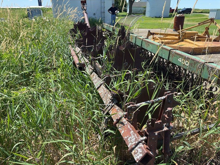 small-transport-auger-&-400-series-rotary-hoe-image-2