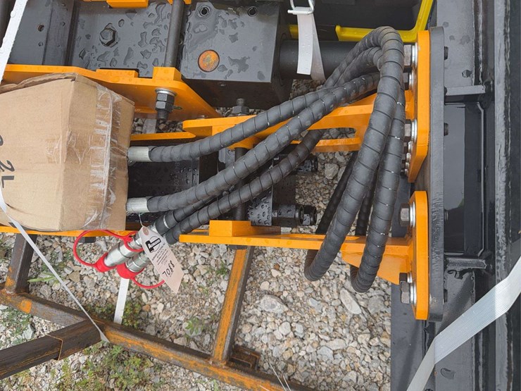 pile-hammer-model-d680-industrial-equipment-image-3