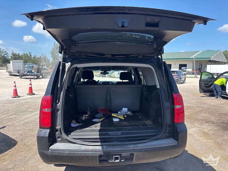 2018-chevrolet-tahoe-image-19