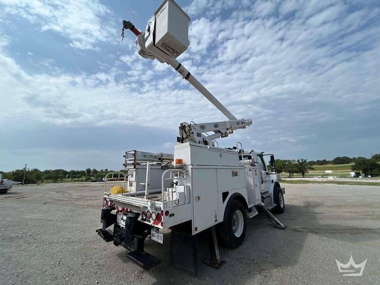 2012-freightliner-m2-106-image-3