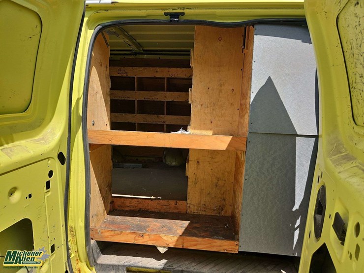 2010-ford-cargo-image-18